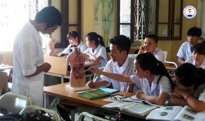 Những b&aacute;c sĩ tương lai v&agrave;o cuộc chống dịch Covid-19