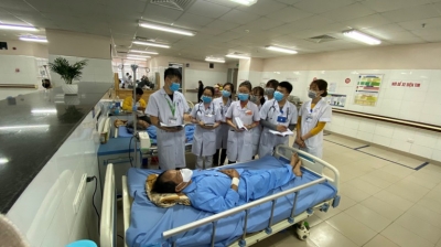 Sinh vi&ecirc;n năm cuối sẵn s&agrave;ng &ldquo;xắn tay&rdquo; dập dịch Covid-19